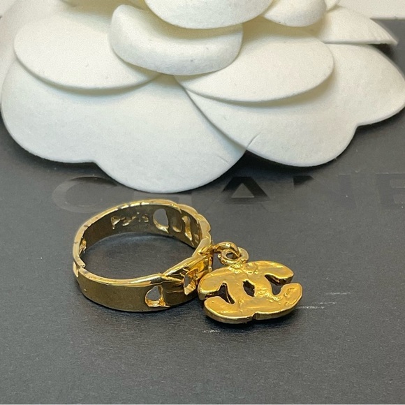 CHANEL Gold Ring with Crystal Charm - Picture 3 of 6